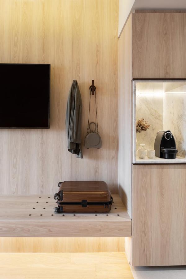 Qoya Hotel Curitiba, Curio Collection By Hilton Luaran gambar A wall mounted coat hook