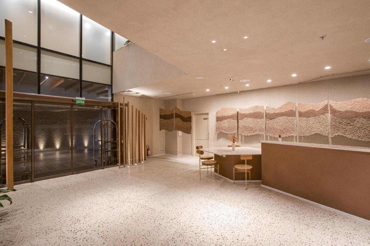 Qoya Hotel Curitiba, Curio Collection By Hilton Luaran gambar Interior of the hotel