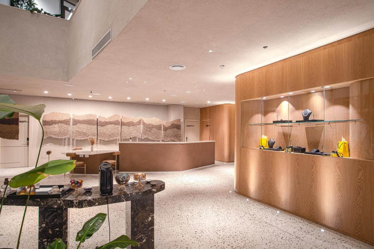 Qoya Hotel Curitiba, Curio Collection By Hilton Luaran gambar The interior of the new terminal
