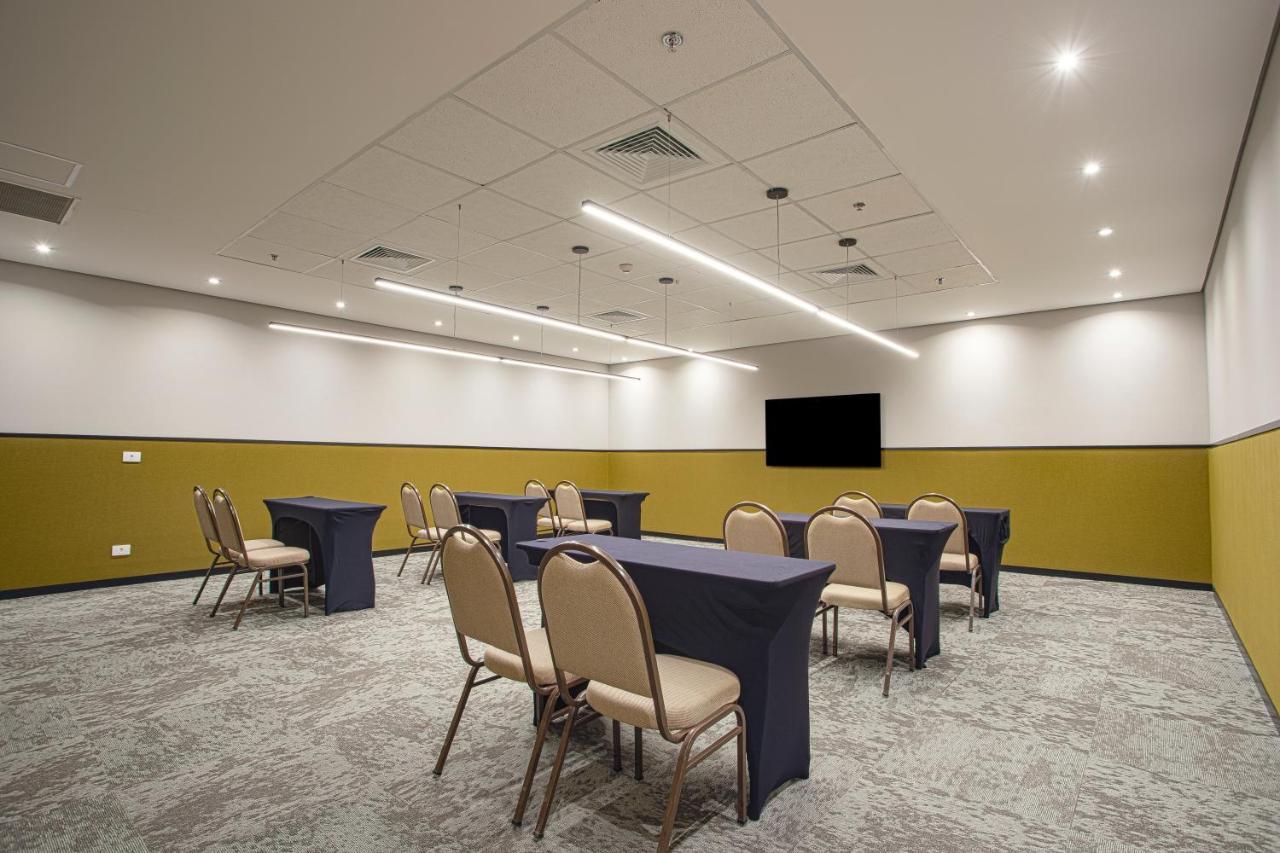Qoya Hotel Curitiba, Curio Collection By Hilton Luaran gambar Meeting room