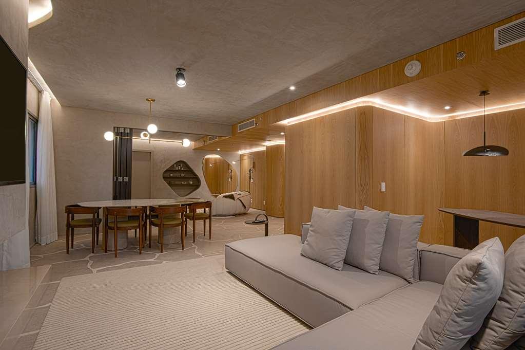 Qoya Hotel Curitiba, Curio Collection By Hilton Bilik gambar A living room in a condominium