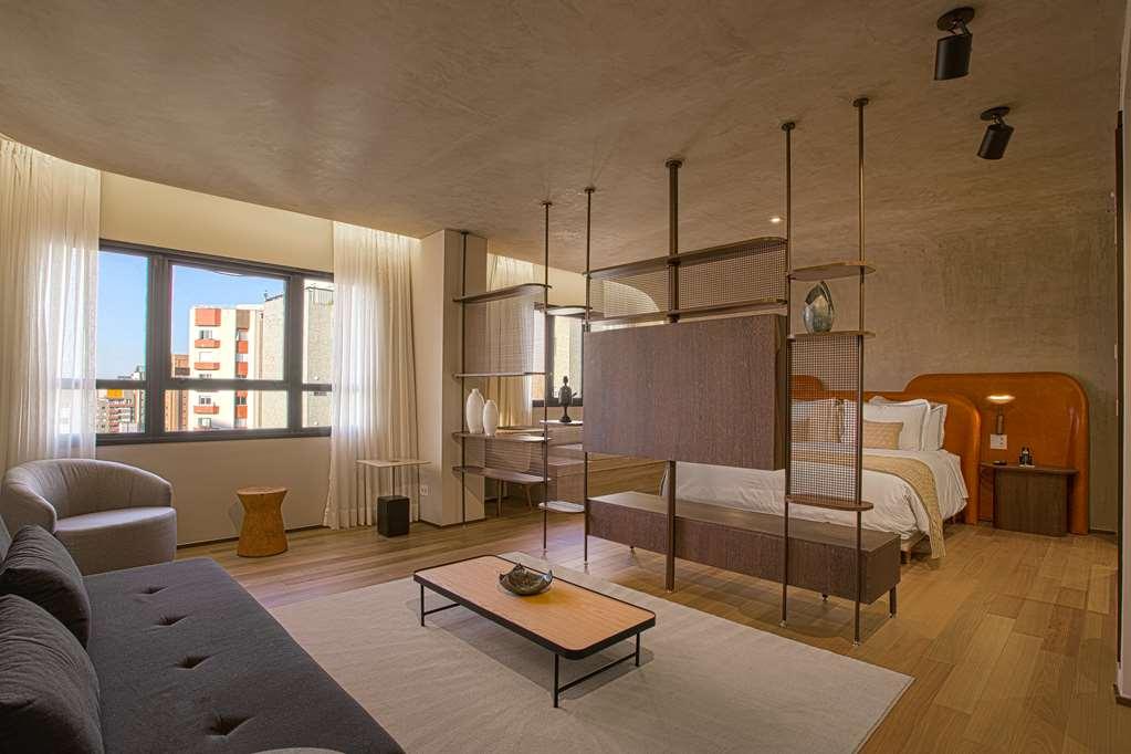 Qoya Hotel Curitiba, Curio Collection By Hilton Bilik gambar A room at the hotel