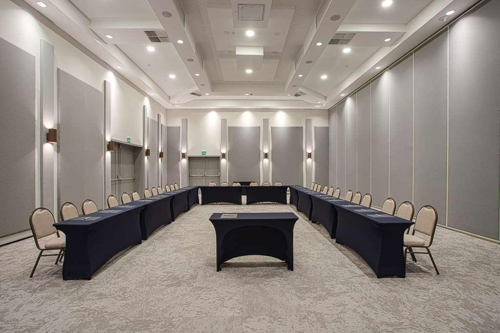 Qoya Hotel Curitiba, Curio Collection By Hilton Kemudahan gambar U-shaped table layout